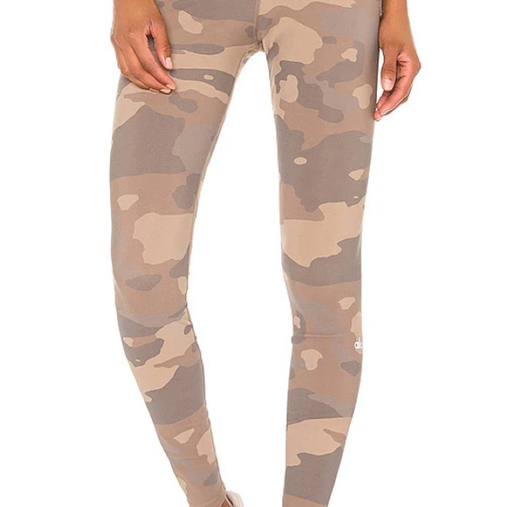 ALO Yoga Women's Camo Leggings in Taupe and Gray - Picture 2 of 2